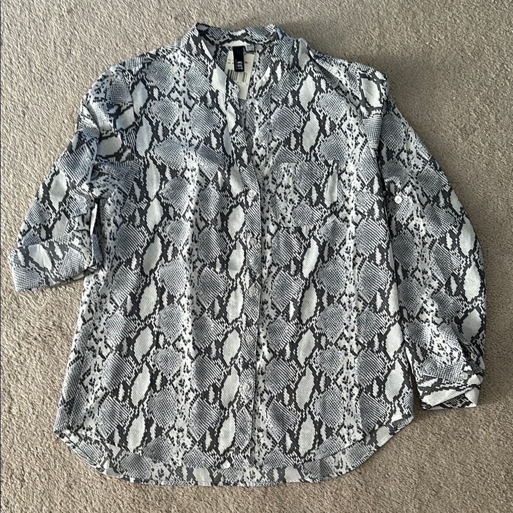 Kut from the Kloth Gray and White Mandarin Collar 3/4 Sleeve Button Down Shirt